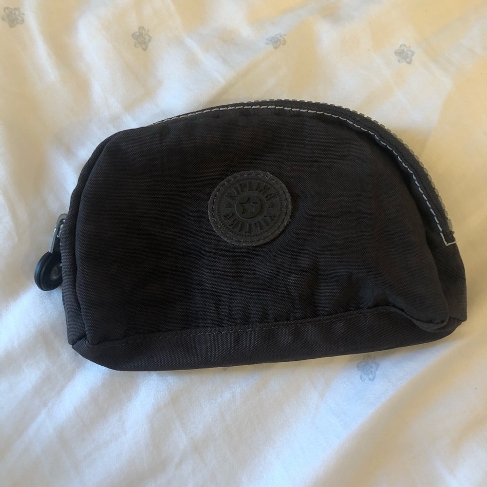 Kipling pouch